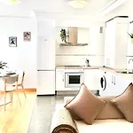 شقة Apartamento 1 Centrico Garaje Wi-fi Para Trabajar كاسترو أورديالس